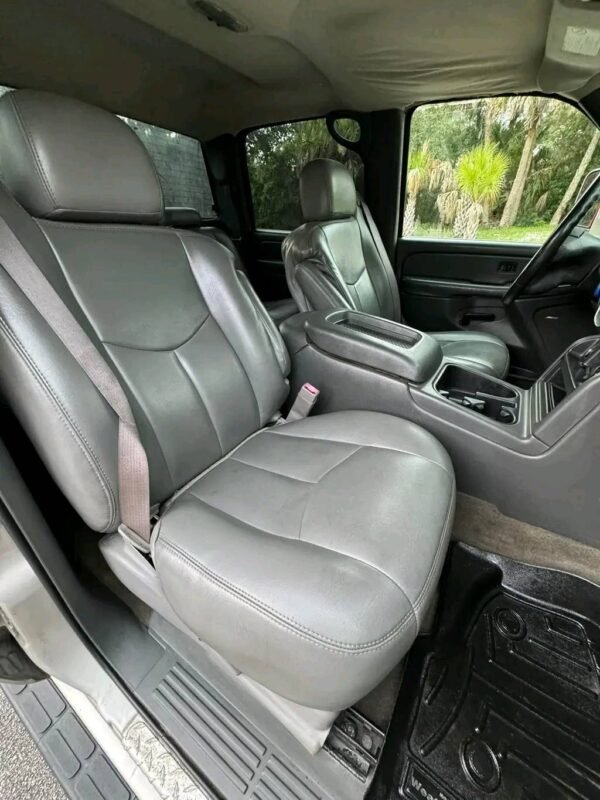 2005 GMC Sierra 2500 HD 2WD - Image 6