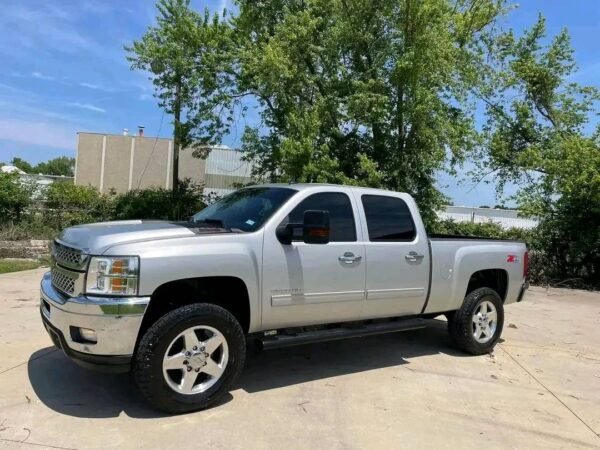 2011 Chevy Silverado 2500HD LT 4x4 - Image 30