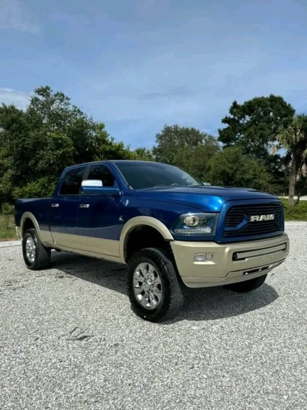 2011 Ram 2500 crew cab short bed 4x4 - Image 3