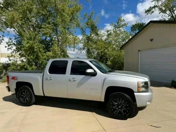 2011 Chevy Silverado 1500 LT Z71 4x4 - Image 4