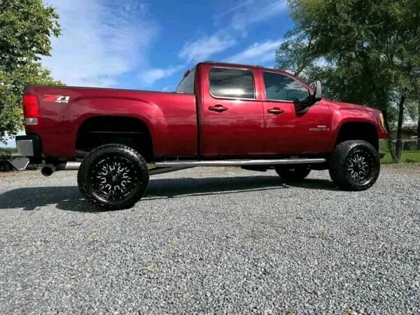 2008 GMC Sierra SLT 4x4 - Image 2