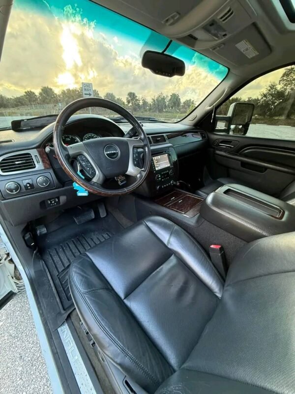 2012 GMC Sierra 2500HD crew cab short bed 4x4 - Image 9