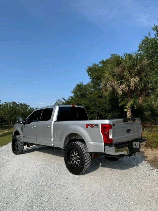2017 Ford F250 crew cab short bed 4x4 - Image 18