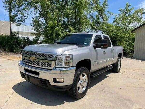 2011 Chevy Silverado 2500HD LT 4x4 - Image 27
