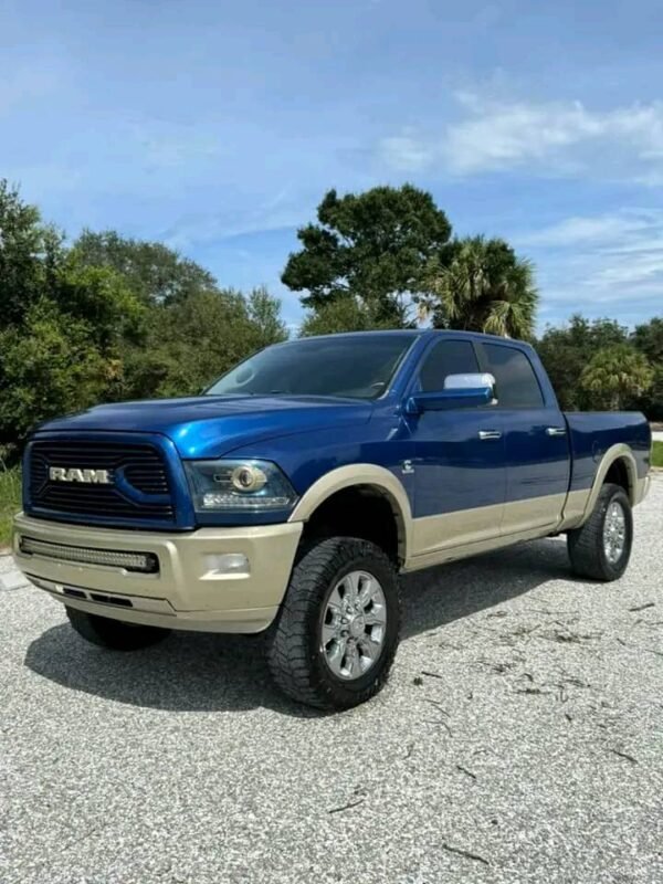2011 Ram 2500 crew cab short bed 4x4 - Image 2