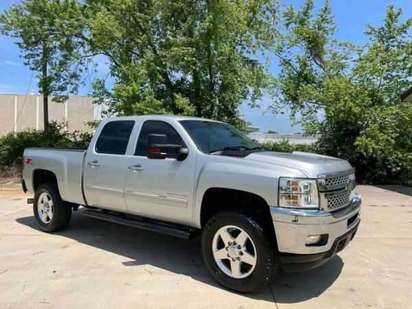 2011 Chevy Silverado 2500HD LT 4x4 - Image 25