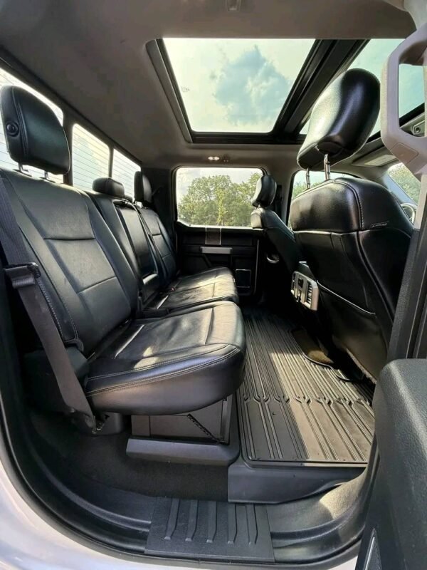 2017 Ford F250 crew cab short bed 4x4 - Image 17