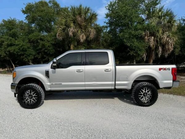 2017 Ford F250 crew cab short bed 4x4 - Image 14