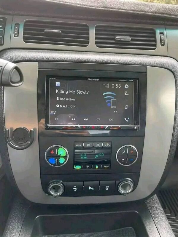 2011 Chevy Avalanche LTZ Z71 4x4 - Image 2