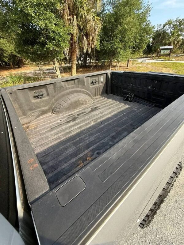 2017 Ford F250 crew cab short bed 4x4 - Image 13