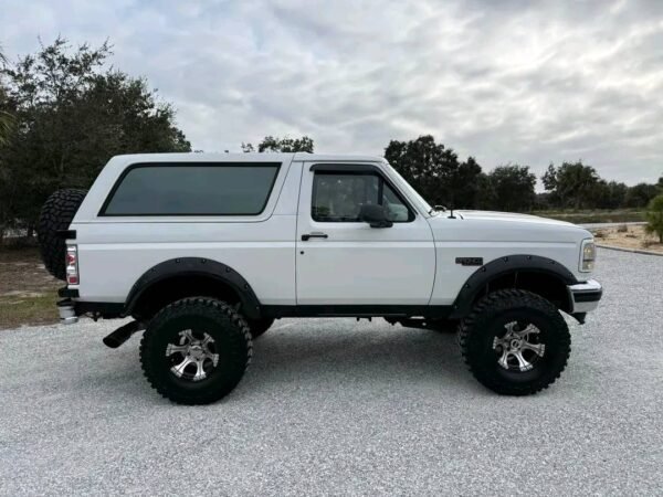 1996 Bronco with a 1995 powerstroke engine swap. - Image 6