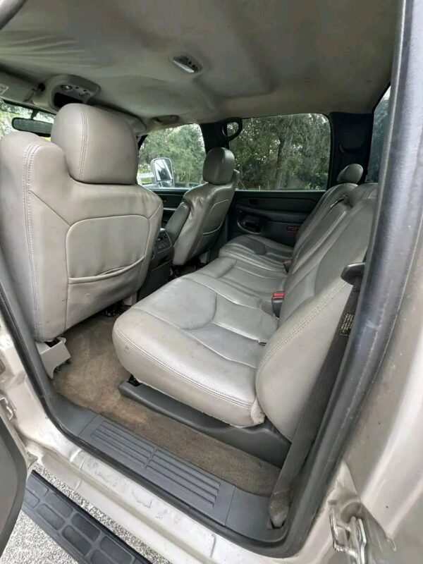 2005 GMC Sierra 2500 HD 2WD - Image 9