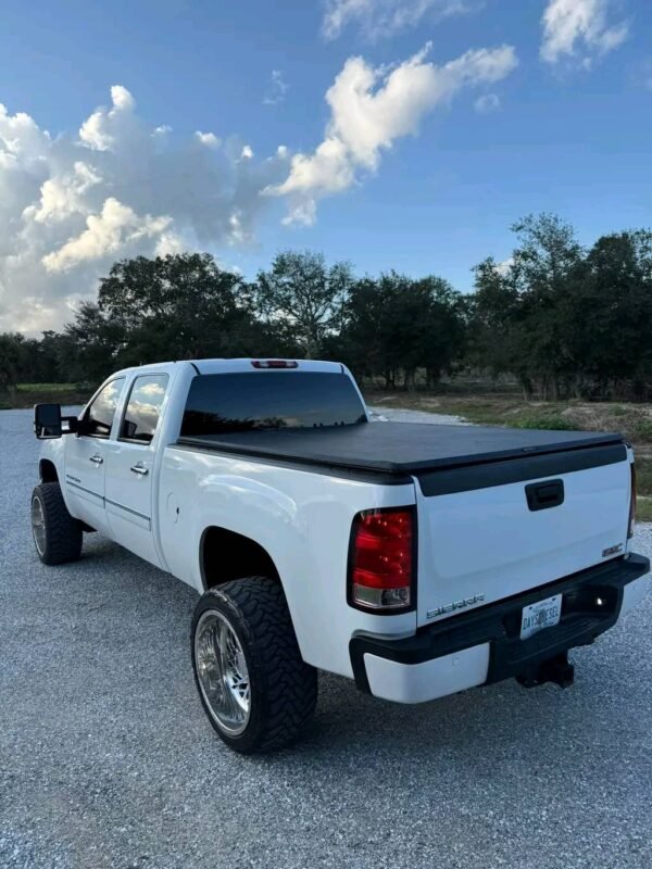 2012 GMC Sierra 2500HD crew cab short bed 4x4 - Image 3