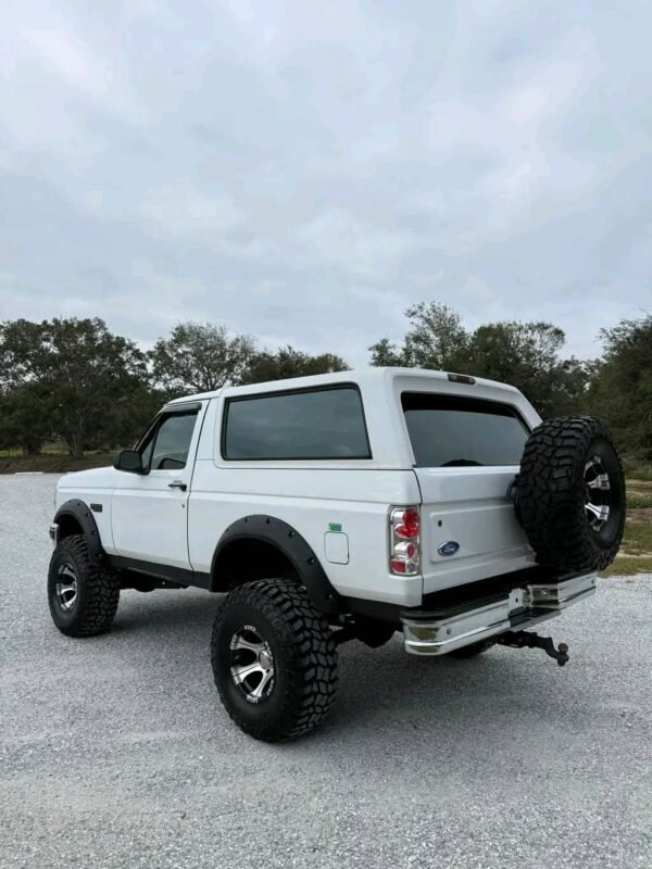 1996 Bronco with a 1995 powerstroke engine swap. - Image 5