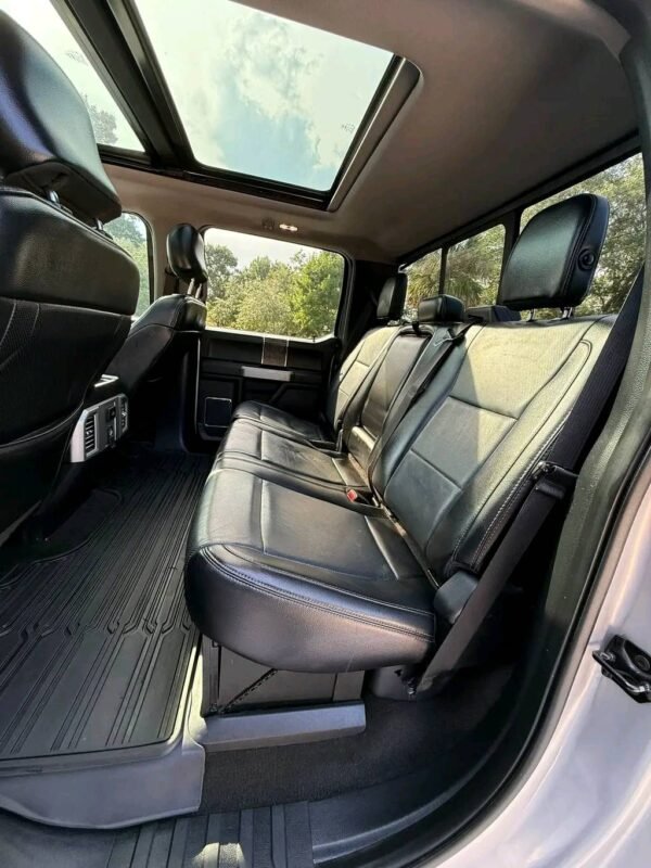 2017 Ford F250 crew cab short bed 4x4 - Image 9