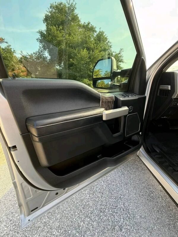 2017 Ford F250 crew cab short bed 4x4 - Image 8