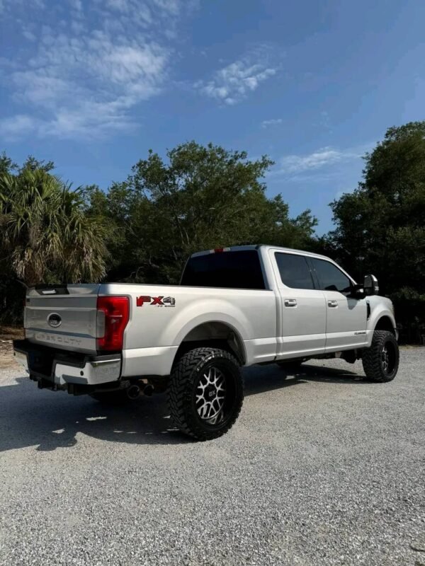 2017 Ford F250 crew cab short bed 4x4 - Image 6