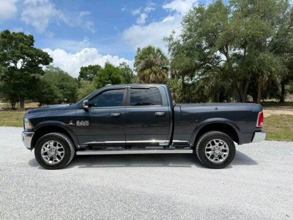 2017 Dodge ram 2500 crew cab short bed 4x4 with 6.7 Cummins turbo diesel and 6 speed automatic transmission - Image 12