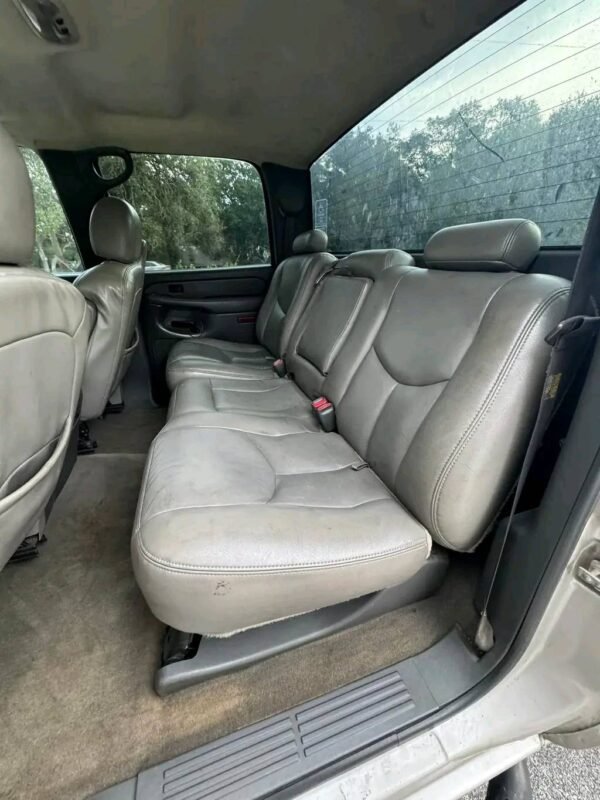 2005 GMC Sierra 2500 HD 2WD - Image 10