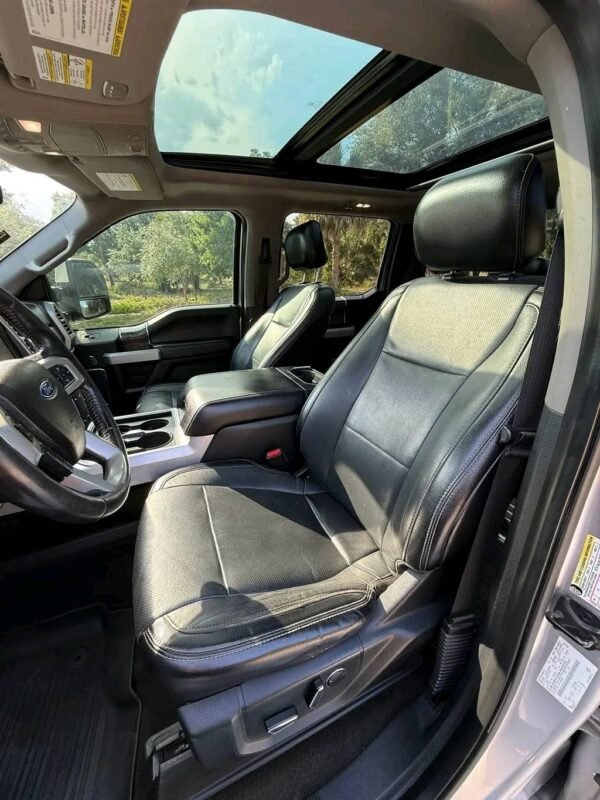 2017 Ford F250 crew cab short bed 4x4 - Image 4