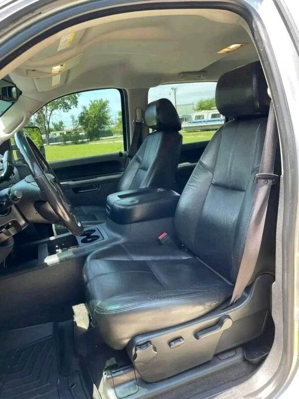2011 Chevy Silverado 2500HD LT 4x4 - Image 5