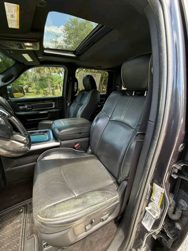 2017 Dodge ram 2500 crew cab short bed 4x4 with 6.7 Cummins turbo diesel and 6 speed automatic transmission - Image 9