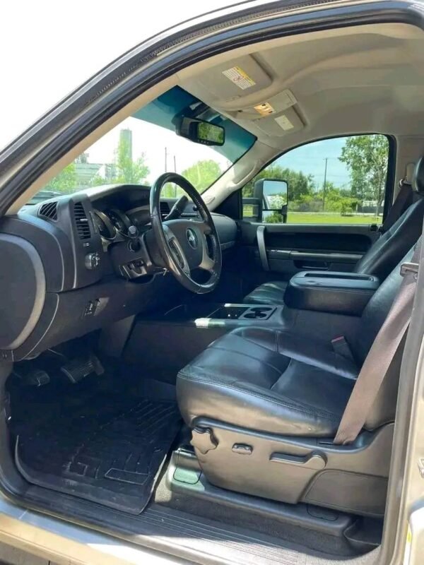 2011 Chevy Silverado 2500HD LT 4x4 - Image 4