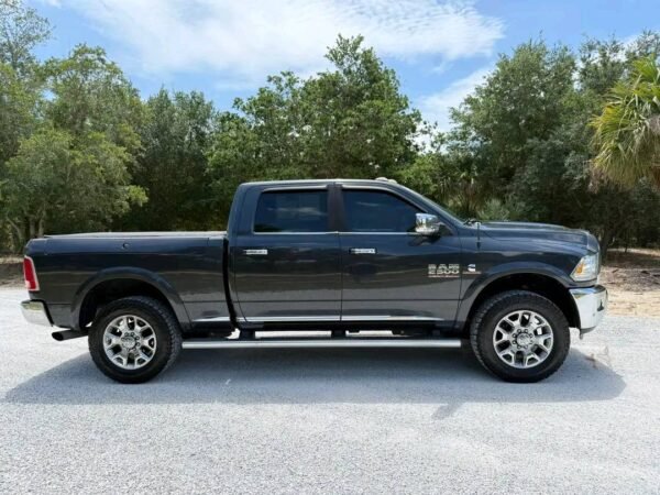 2017 Dodge ram 2500 crew cab short bed 4x4 with 6.7 Cummins turbo diesel and 6 speed automatic transmission - Image 7