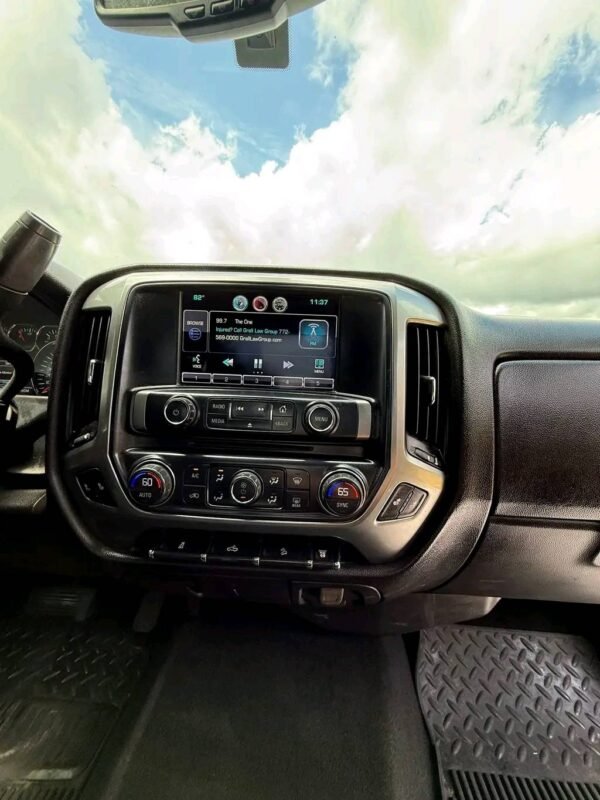 2016 GMC Sierra 2500HD crew cab short bed 4x4 - Image 14
