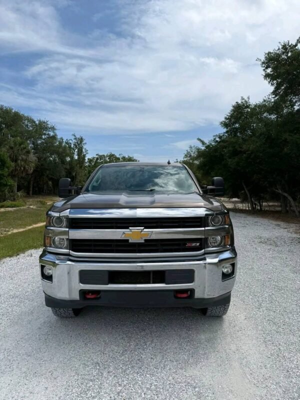 2016 GMC Sierra 2500HD crew cab short bed 4x4 - Image 13