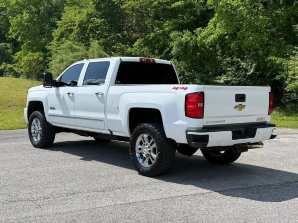 2019 Chevrolet Silverado 2500 - Image 10