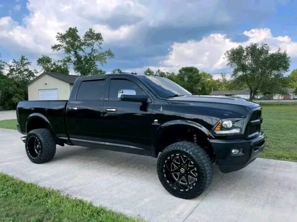 2013 Ram 2500 Laramie 4x4 - Image 2