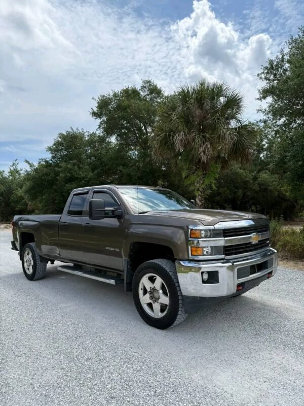 2016 GMC Sierra 2500HD crew cab short bed 4x4 - Image 5