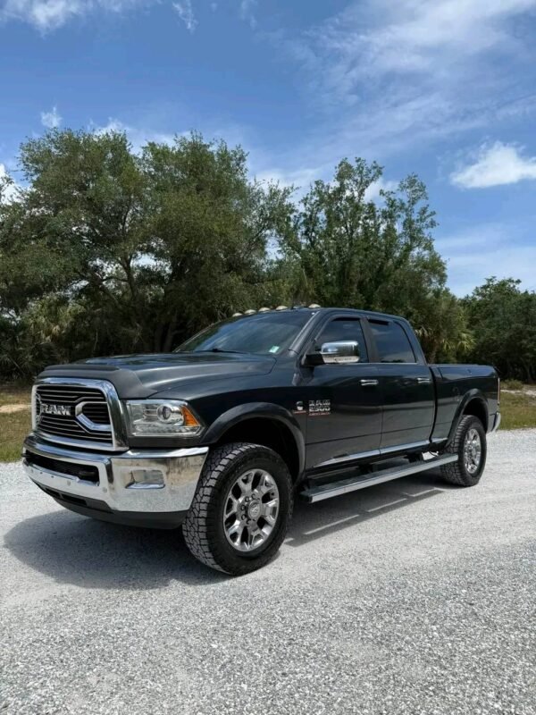 2017 Dodge ram 2500 crew cab short bed 4x4 with 6.7 Cummins turbo diesel and 6 speed automatic transmission